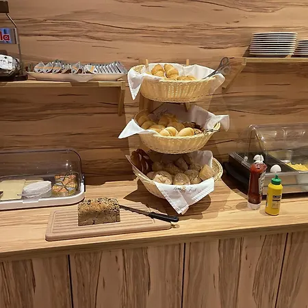 Koenig Humbert Nocleg ze śniadaniem 3*